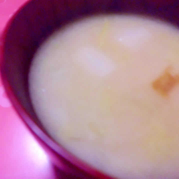 豆腐と麩＆白菜の味噌汁